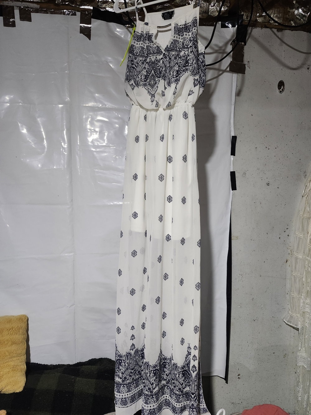Rue21 White Maxi Dress with Navy Print - Picture 2 of 5